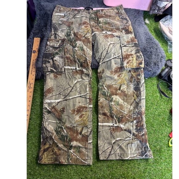 Realtree Camo Cargo Pants Women's Hunting Outdoors Cotton Blend Pink Trim - Picture 1 of 8
